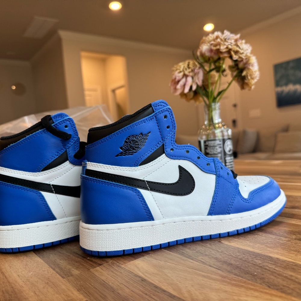 Nike Air Jordan 1 Retro High OG BG in Blue and White